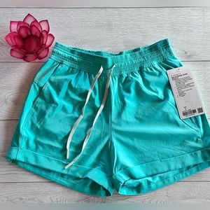NEW Lululemon Spring Break Away Shorts - Size 4 - Colour-Bali Breeze